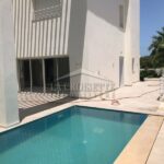 Photo-2 : Villa S+4 avec piscine à Gammarth