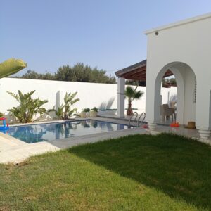 Charmante villa de 700m² avec piscine à Hammamet sud