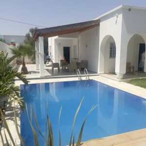 Belle villa de 700m avec piscine à Hammamet sud