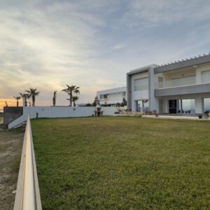 Villa R+1 en S+6 avec vue de mer à Jinen Beni Khiar