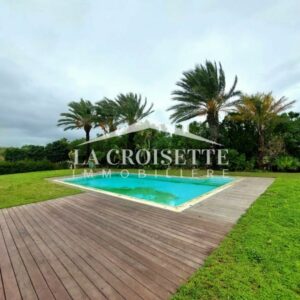 Villa S+3 avec piscine à Gammarth ZVL1651