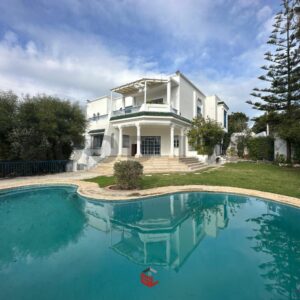 Villa en S6 avec Piscine à Gammarth